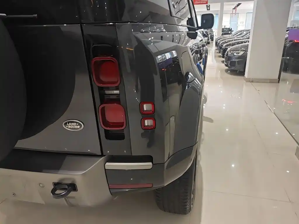 Land Rover Defender 2024 110 3.0T P400 X-DYNAMIC HSE фото 8