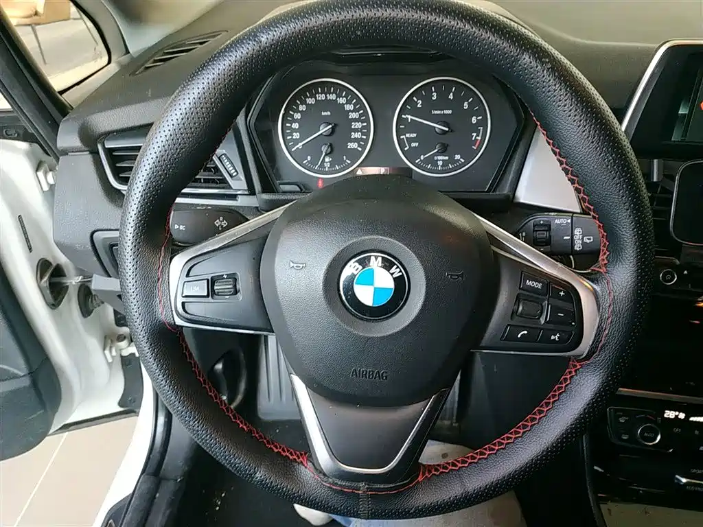 BMW 2 Series Touring 2016 218i Leading фото 4