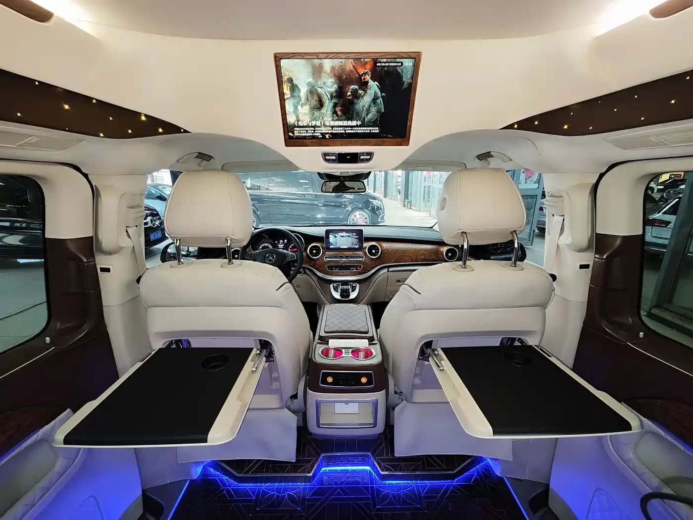 Mercedes-Benz V-Class 2018 V 260 L Premium Long Wheelbase Edition China VI фото 24