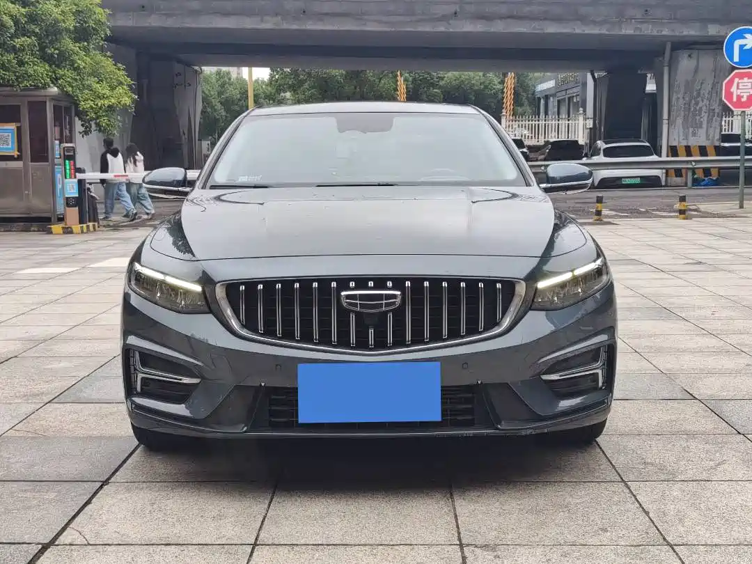 Фото 2 - Geely Preface