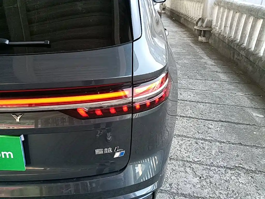 Фото 8 - Geely Monjaro
