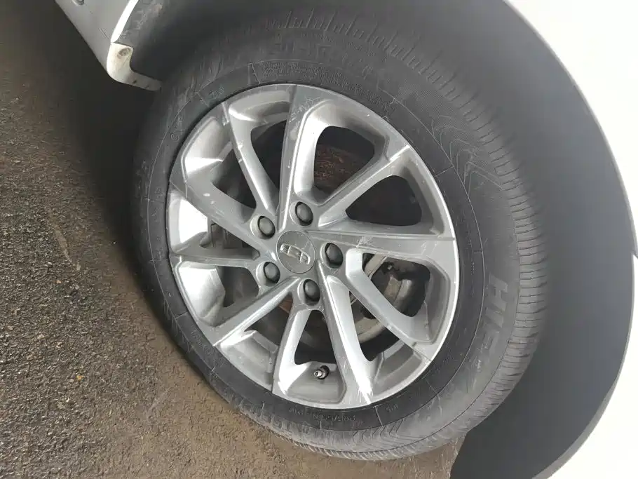 Фото 6 - Geely Emgrand