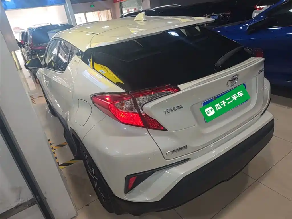 Toyota C-HR 2018 2.0L Leading Edition China V фото 5