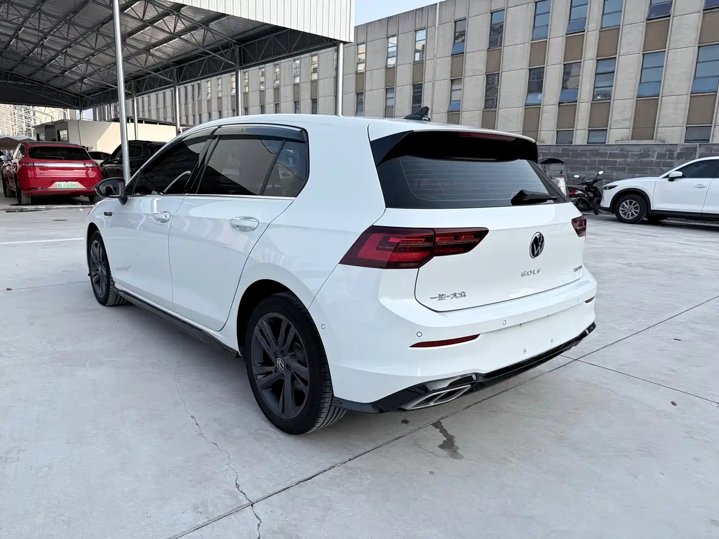 Volkswagen Golf 2023 Model 280TSI DSG R-Line фото 4