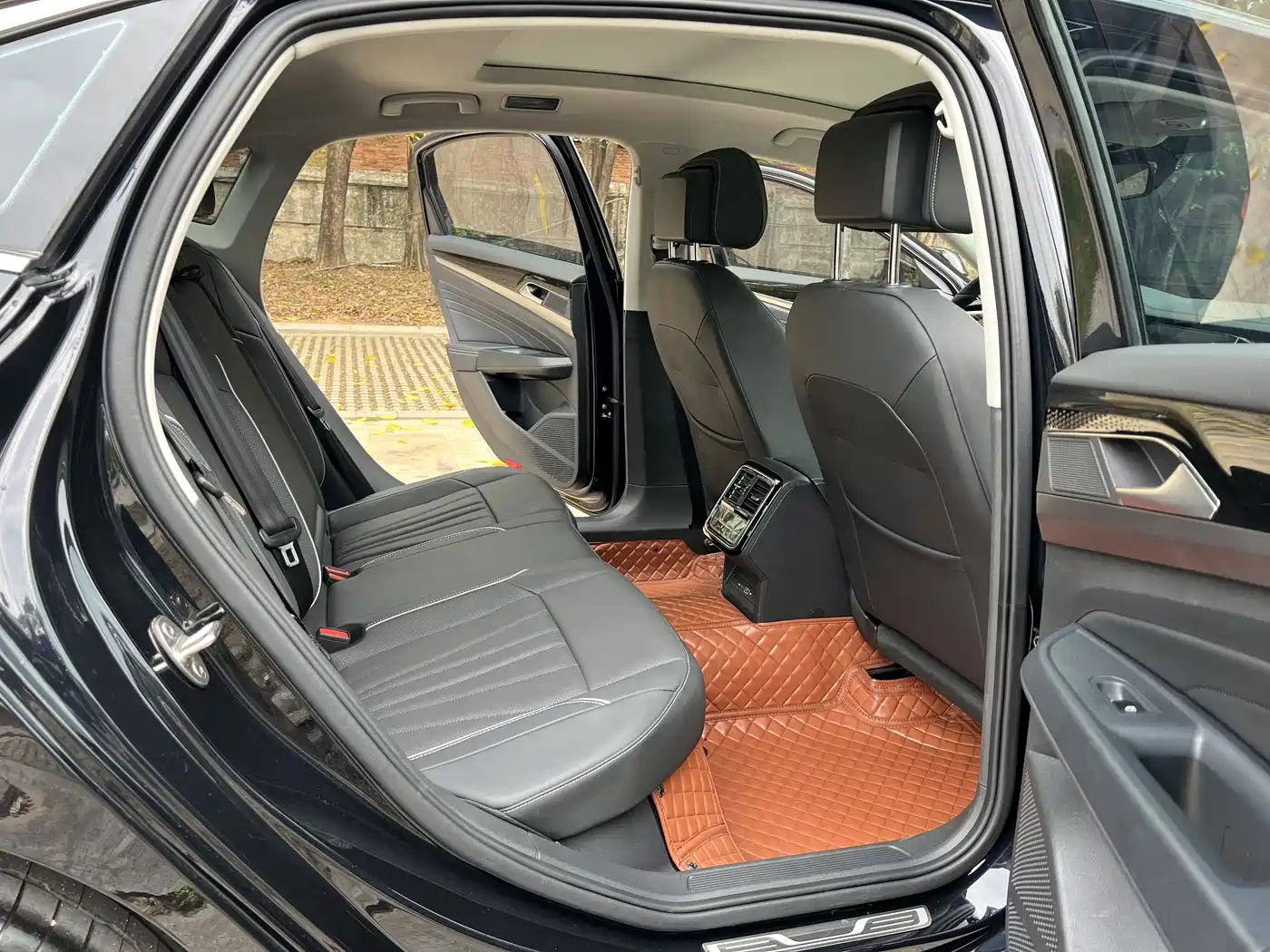 Volkswagen Passat 2024 380TSI Elite Edition фото 8