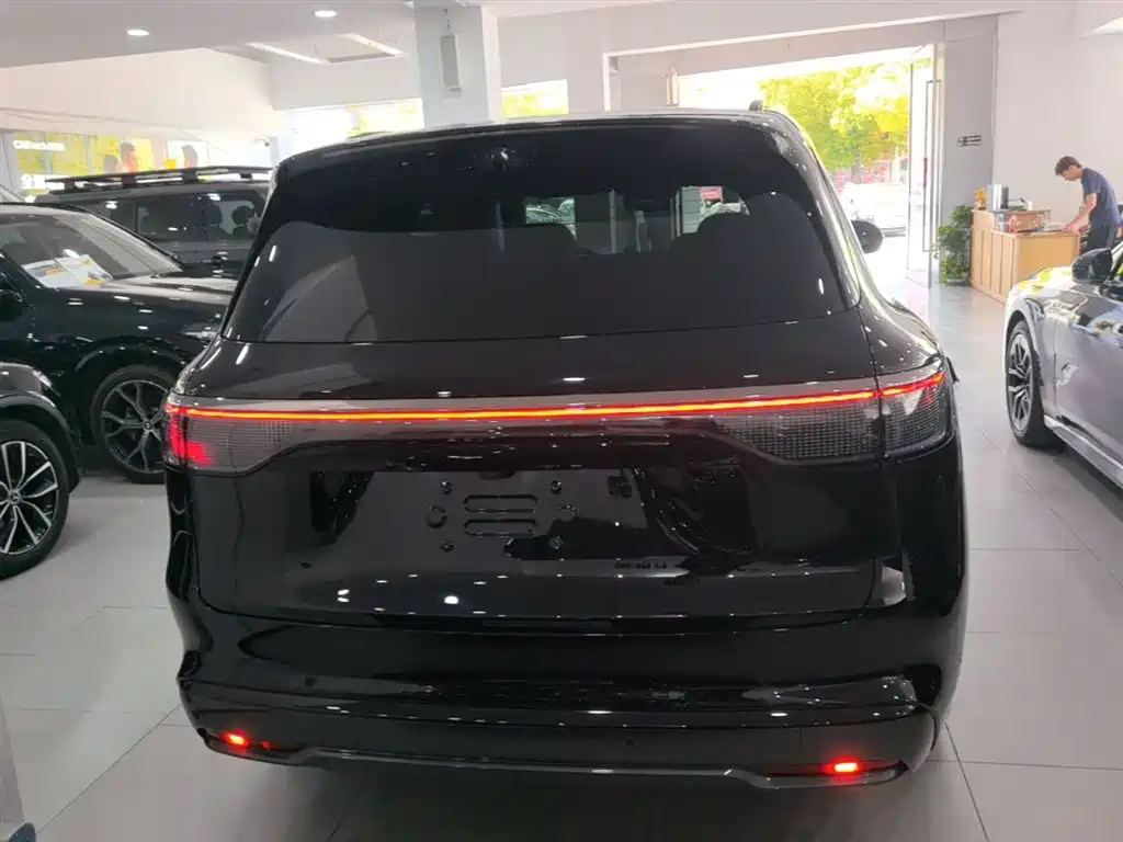 AITO Wenjie AITO M8 2025 Model Extended Range Ultra Edition 53.4kWh 5-Seater фото 6