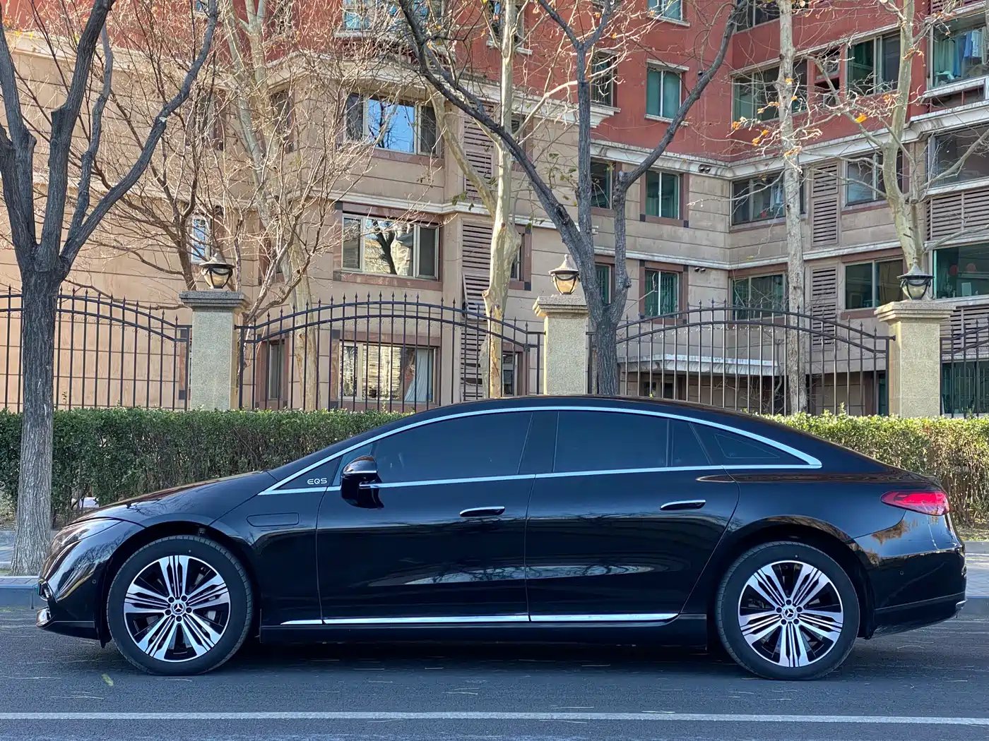 MERCEDES-BENZ EQS