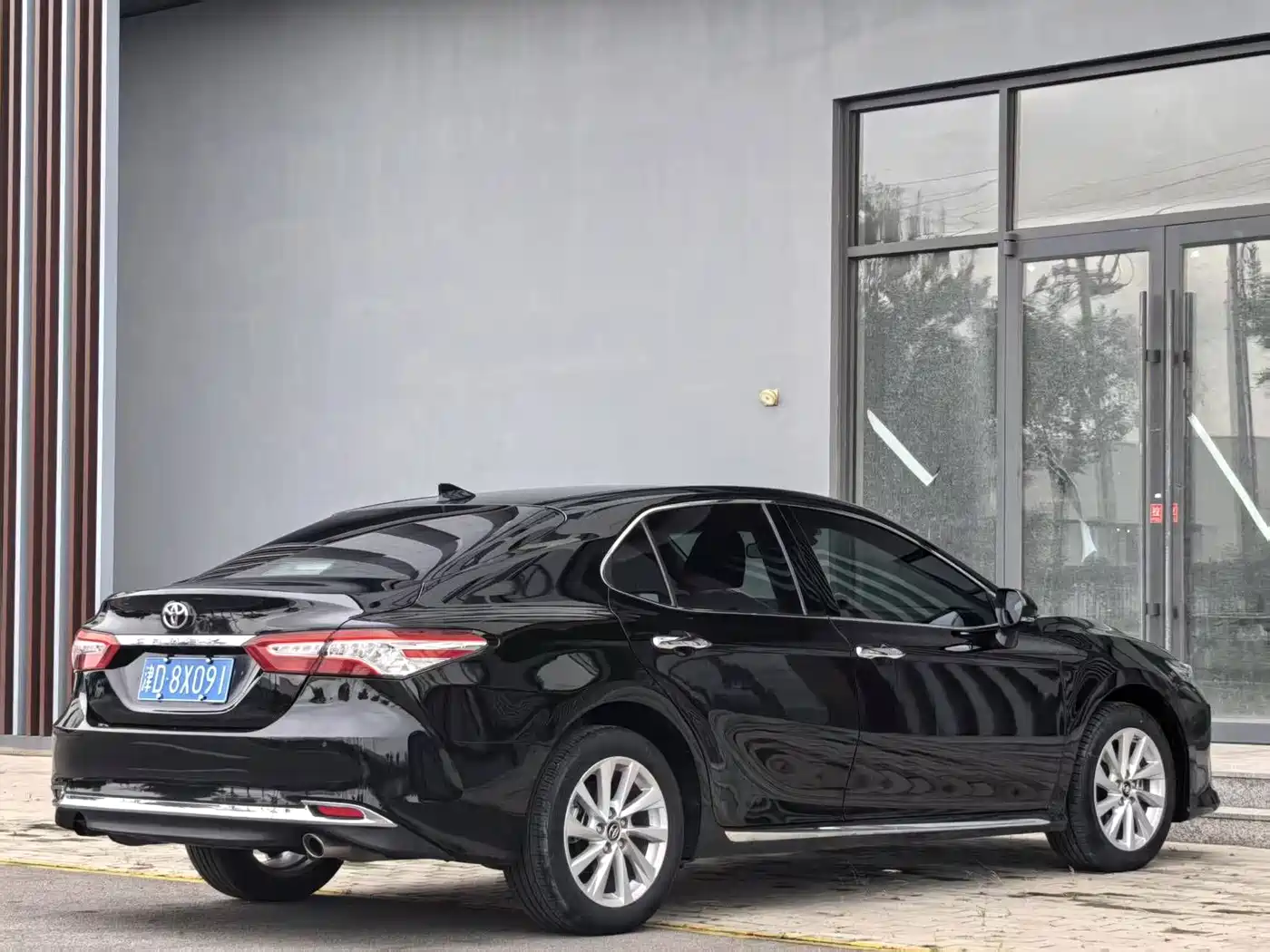 Фото 8 - Toyota Camry