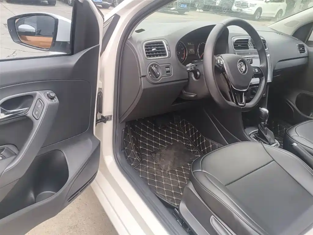 Volkswagen Polo 2016 1.6L Automatic Comfort фото 16