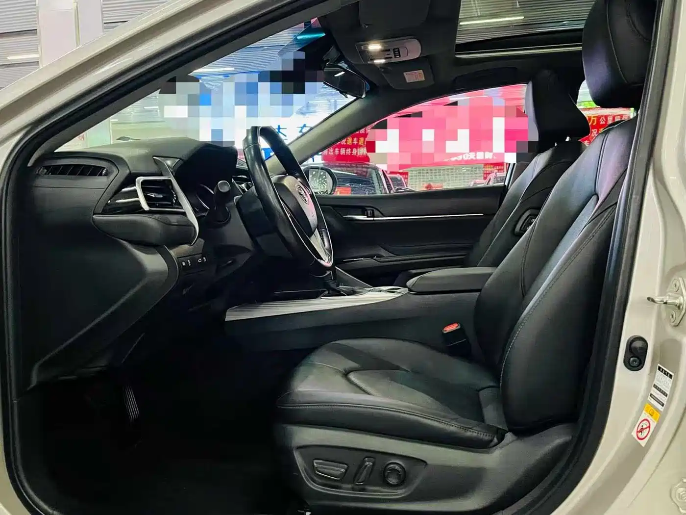 Toyota Camry 2018 Hybrid 2.5HG Luxury Edition фото 7