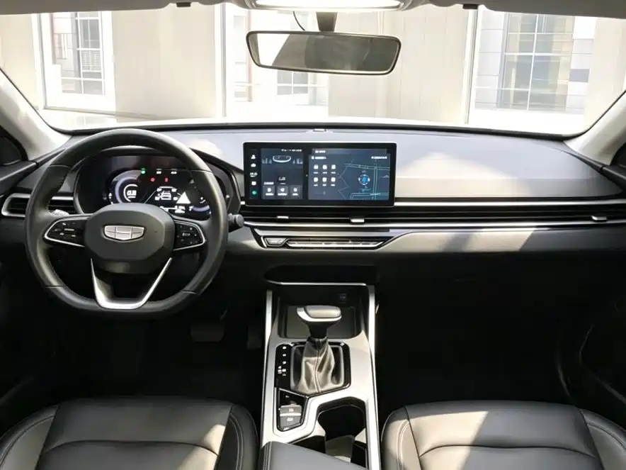 Фото 4 - Geely Emgrand