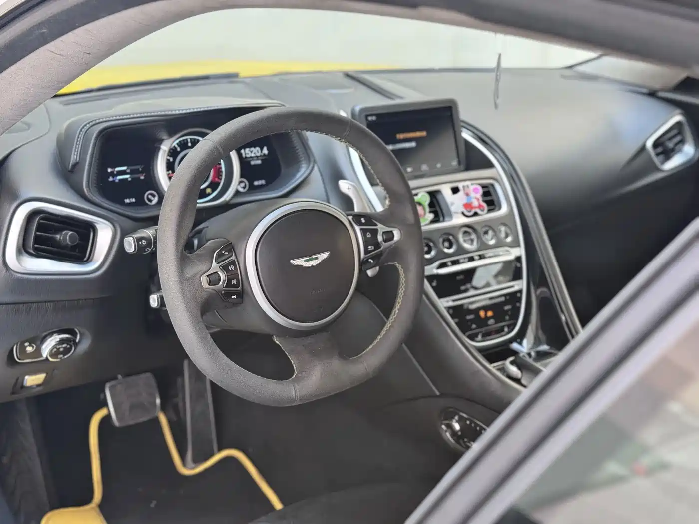 Фото 5 - Aston Martin DB11
