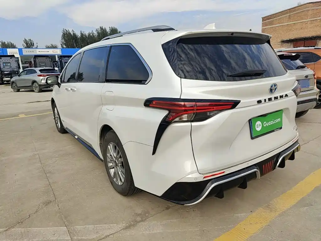 Photo 5 - Toyota Sienna