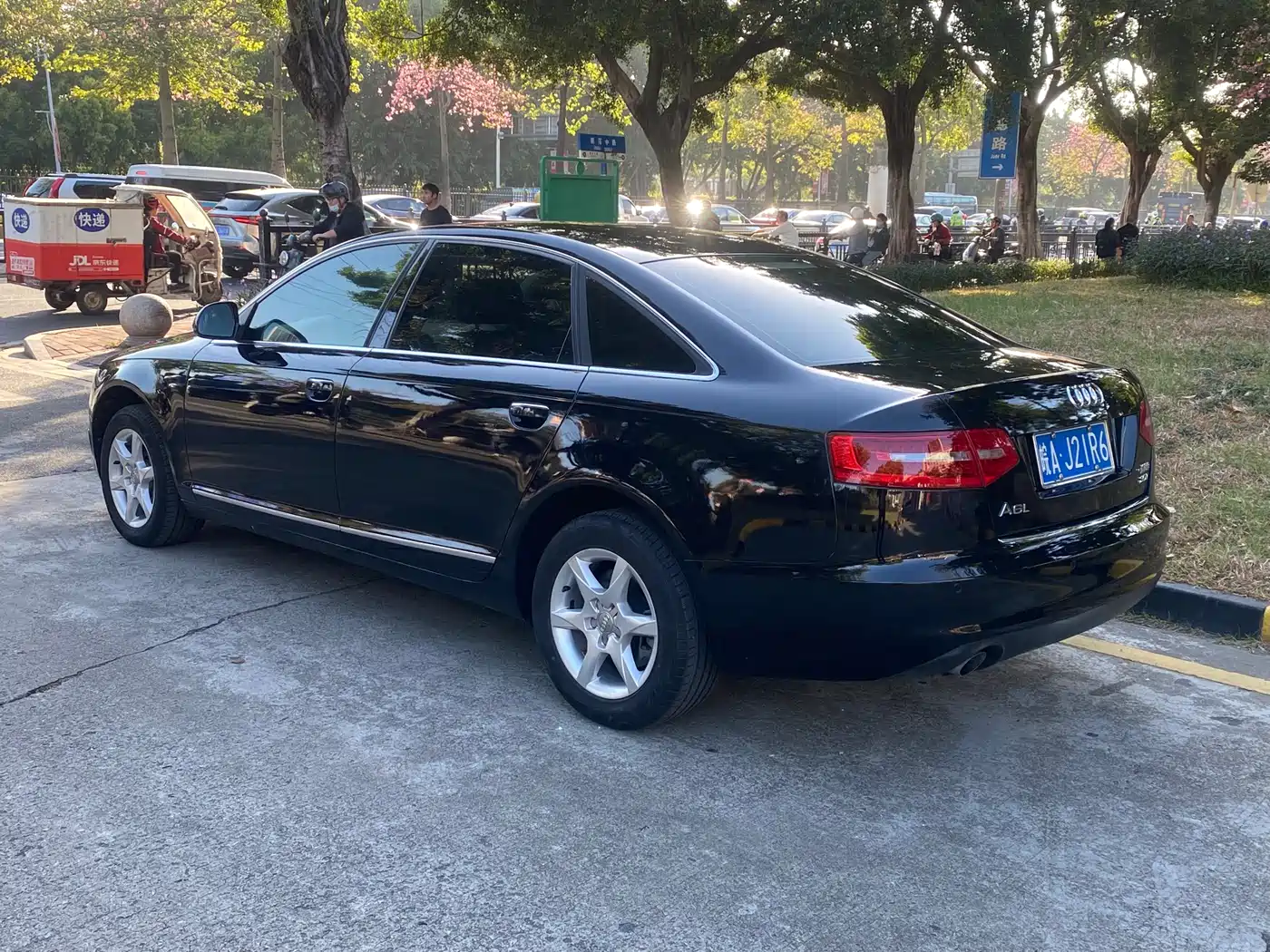 Audi A6L 2010 2.0 TFSI Automatic Standard фото 22
