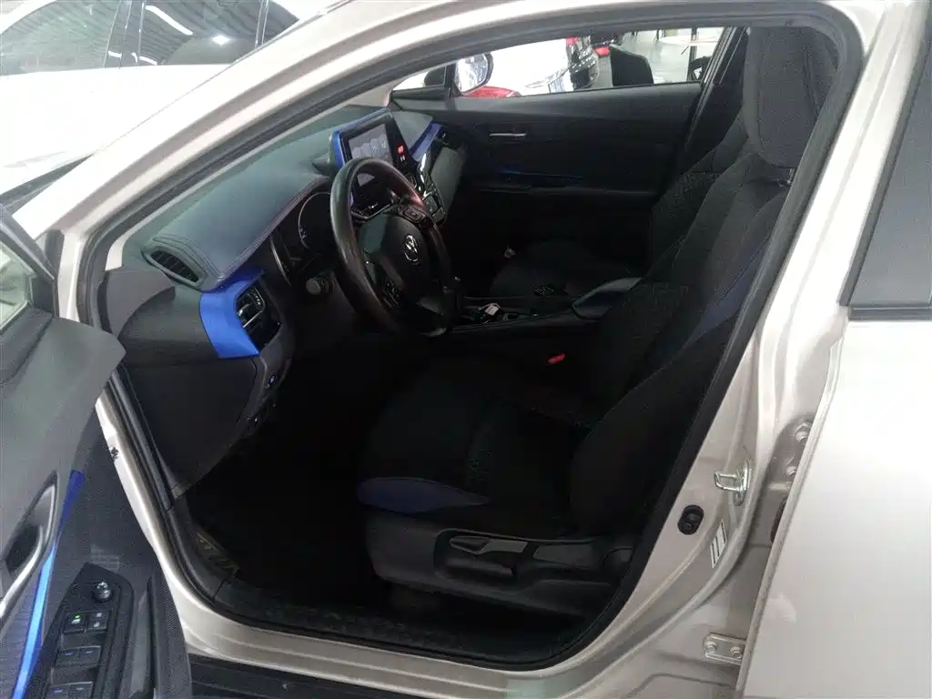 Toyota C-HR 2021 2.0L Comfort Edition фото 11