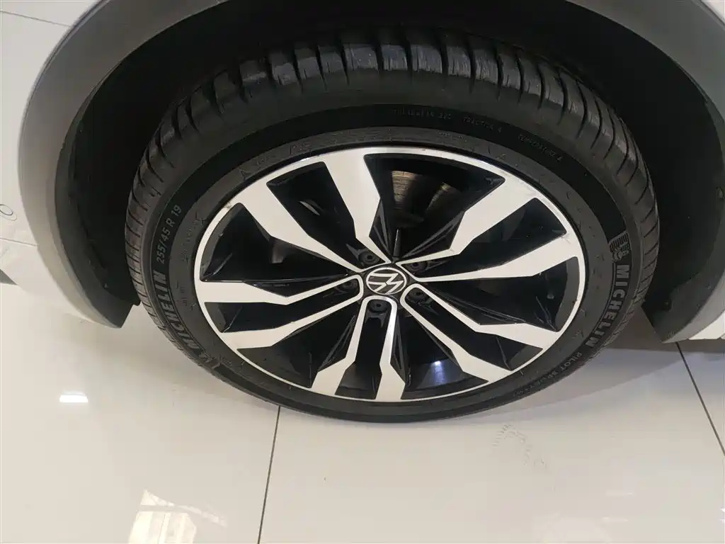 Volkswagen Tiguan L 2021 380TSI Automatic 4WD R-Line Premium 7-seater фото 23
