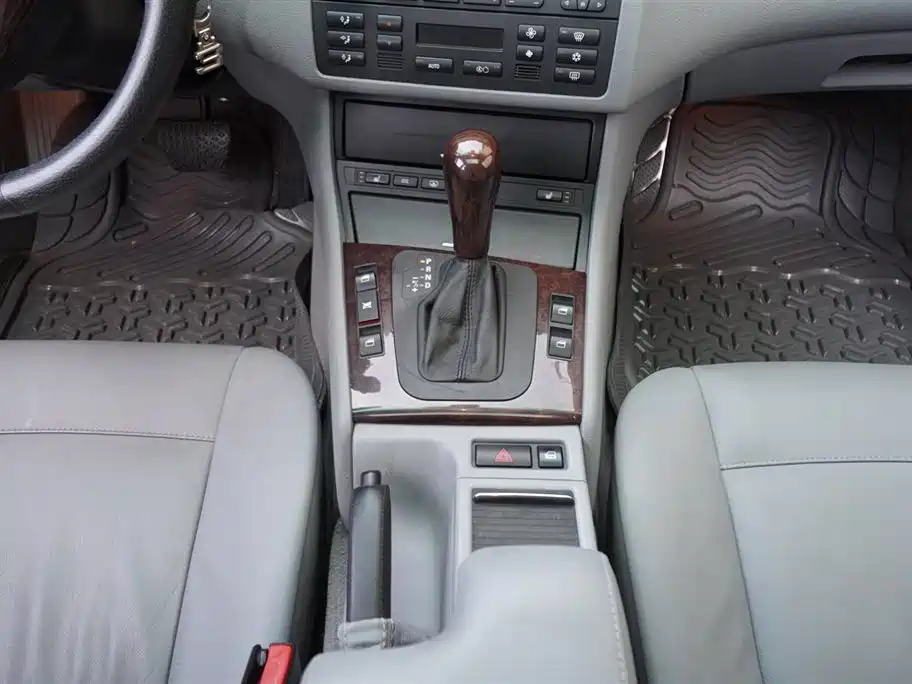BMW 3 Series 2005 325i Leading фото 7