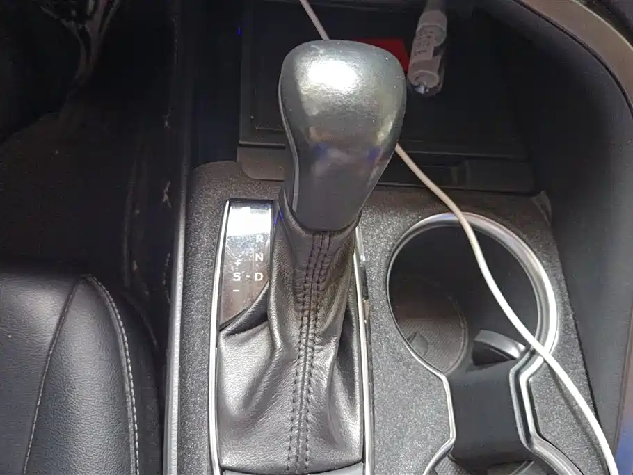 Toyota Camry 2019 Hybrid 2.5HS Trend Edition China V фото 16