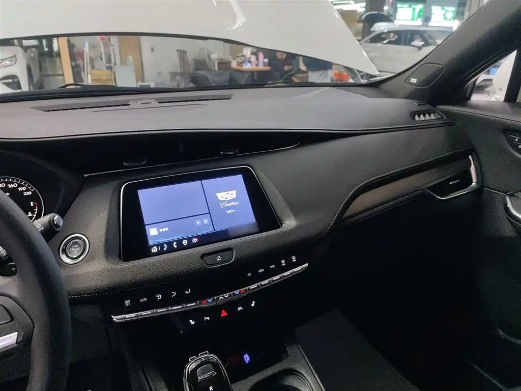 Cadillac XT4 2022 28T FWD Luxury фото 10