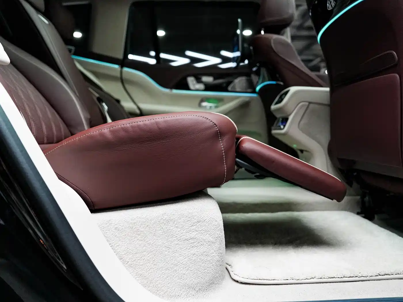 Mercedes-Benz Maybach GLS 2024 GLS 480 4MATIC фото 36