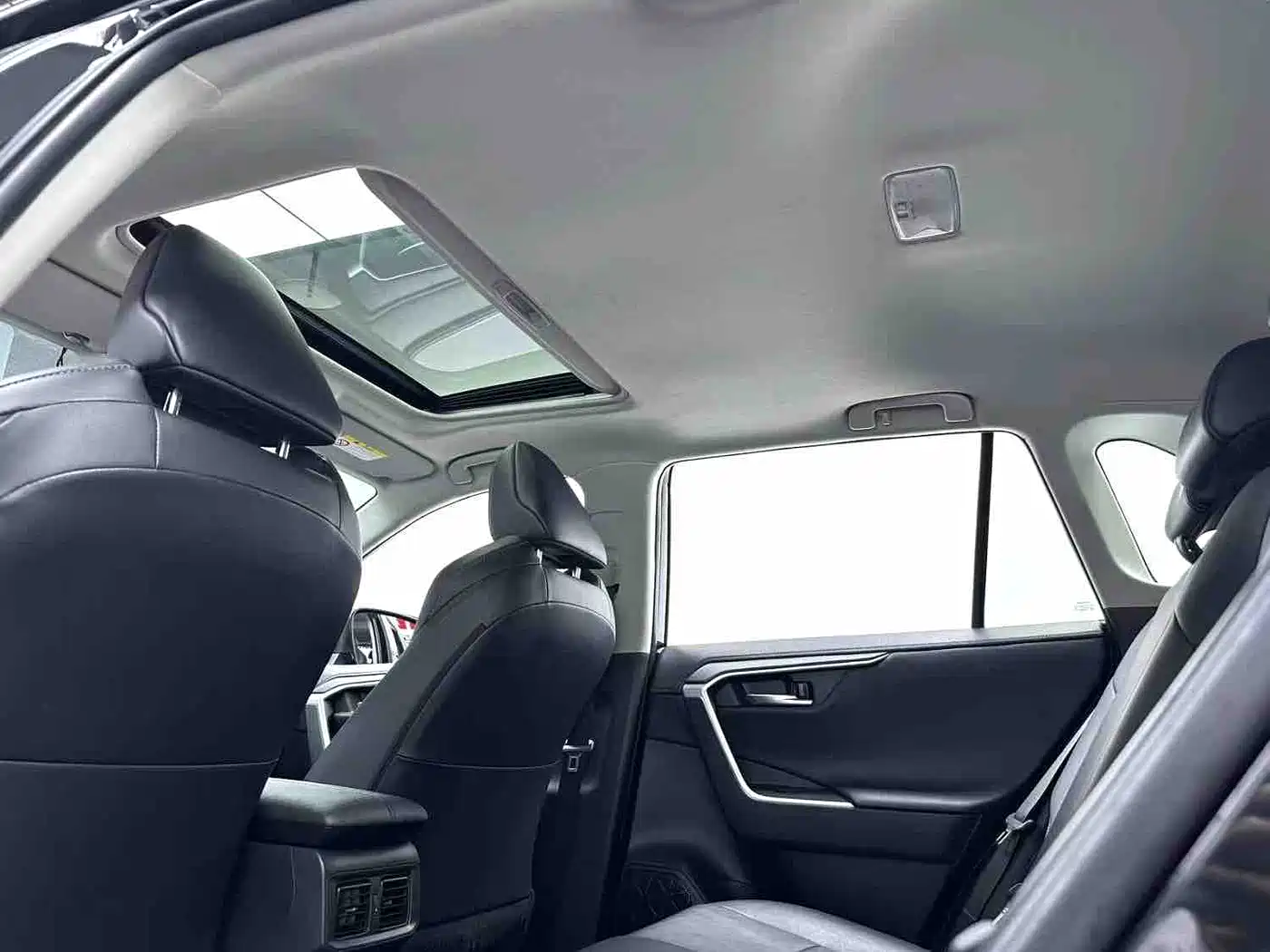 Toyota Wildlander 2022 2.0L CVT AWD Luxury Edition фото 5