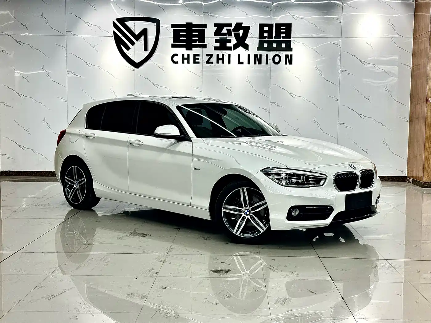 BMW 1 Series (Import) 2015 120i Sport Design Package фото 3