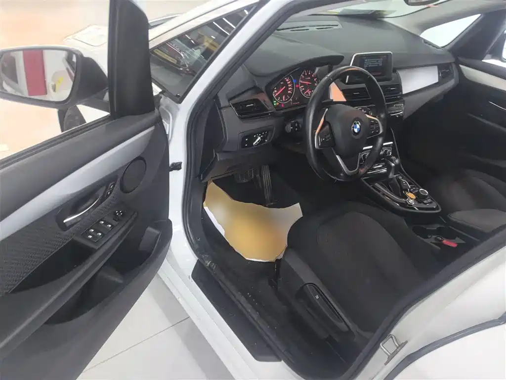 BMW 2 Series Touring 2016 218i Fashion Model фото 12