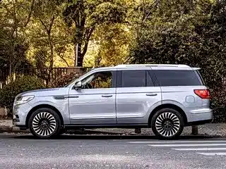 Фото 2 - Lincoln Navigator