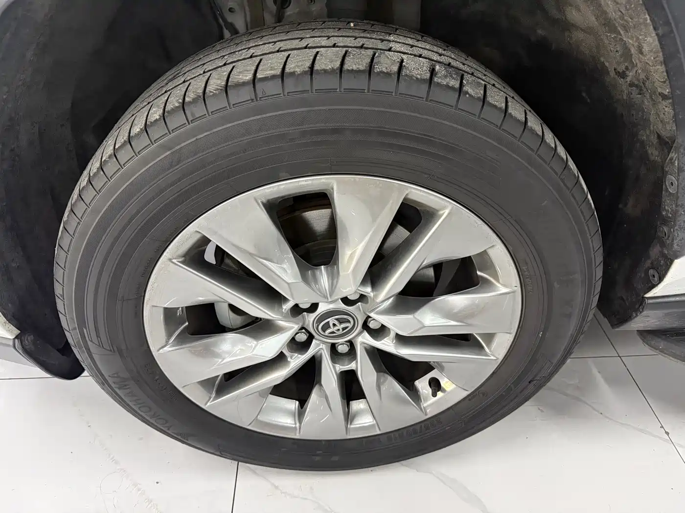 Toyota Wildlander 2023 2.0L CVT FWD LE фото 21