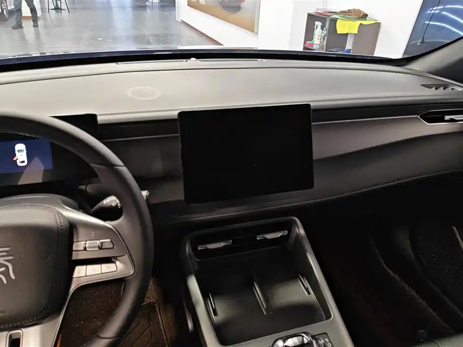 BYD Qin PLUS 2025 DM-i Smart Drive 55KM Leader фото 13