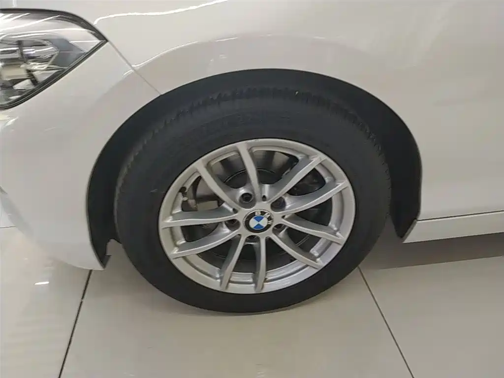 BMW 1 Series (Import) 2016 118i Leading фото 23