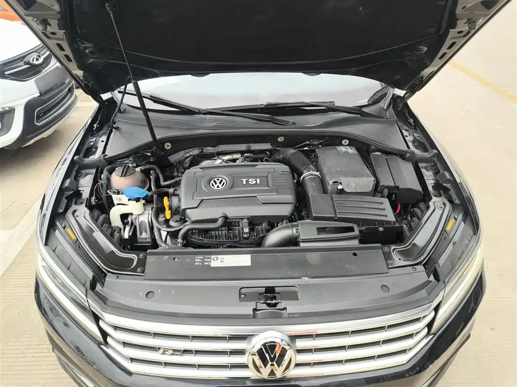 Volkswagen Passat 2016 330TSI DSG Executive Edition фото 10