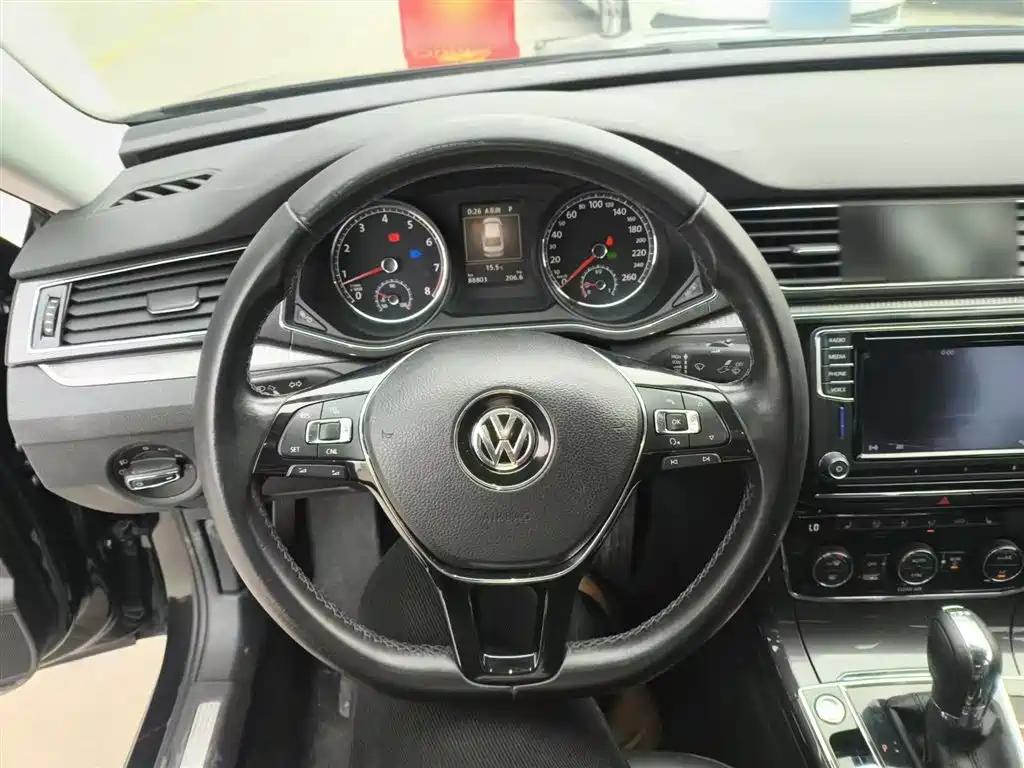Volkswagen Passat 2016 330TSI DSG Executive Edition фото 19