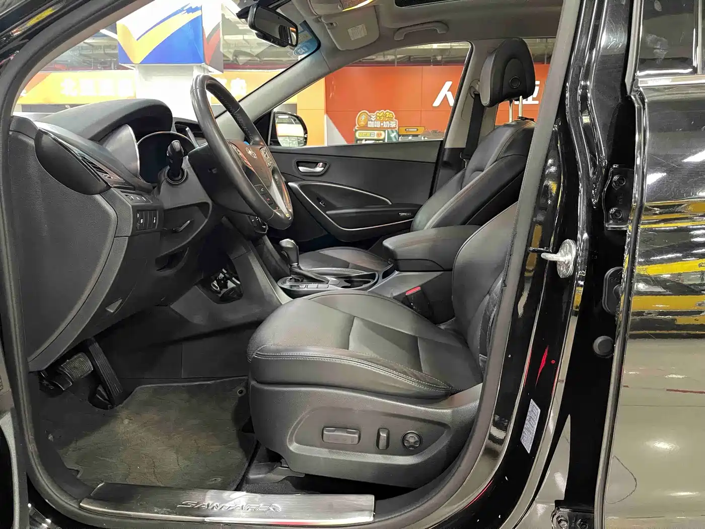 Hyundai Grand Santa Fe 2013 3.0L 7-Seater 4WD Comfort Edition фото 10