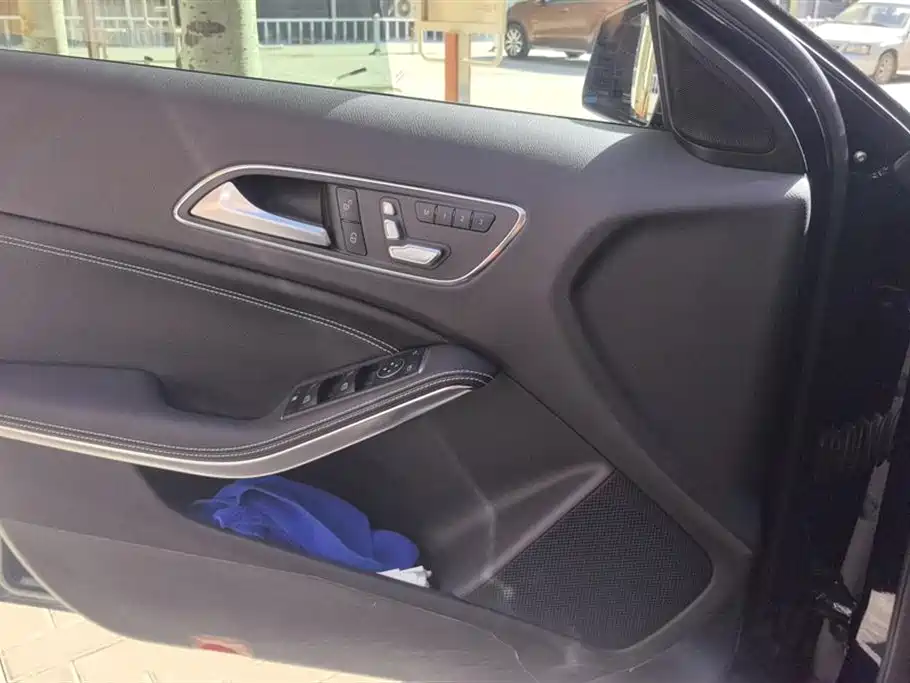 Mercedes-Benz GLA 2017 GLA 200 Dynamic фото 7