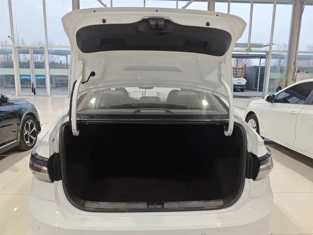 Volkswagen Lavida 2023 Xinrui 1.5L Auto Xinyi Edition фото 19