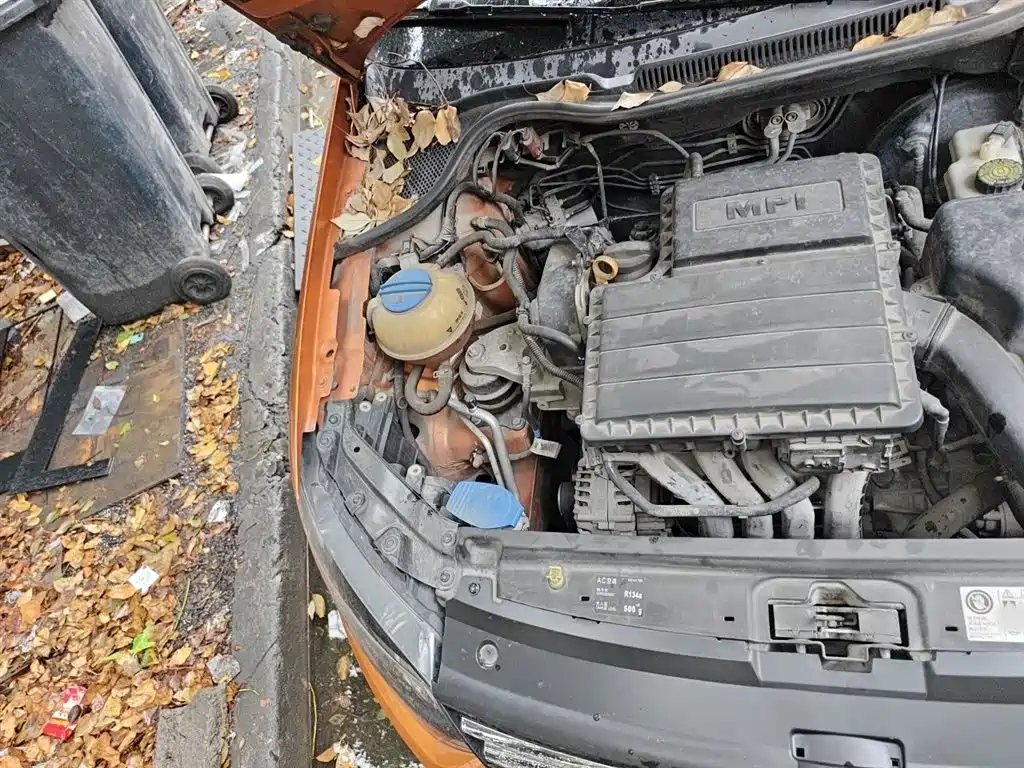 Volkswagen Polo 2016 1.6L Cross Polo Automatic фото 21