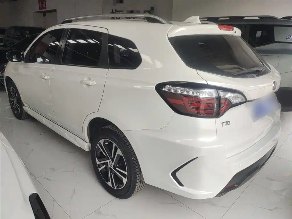 2019 Venucia T70