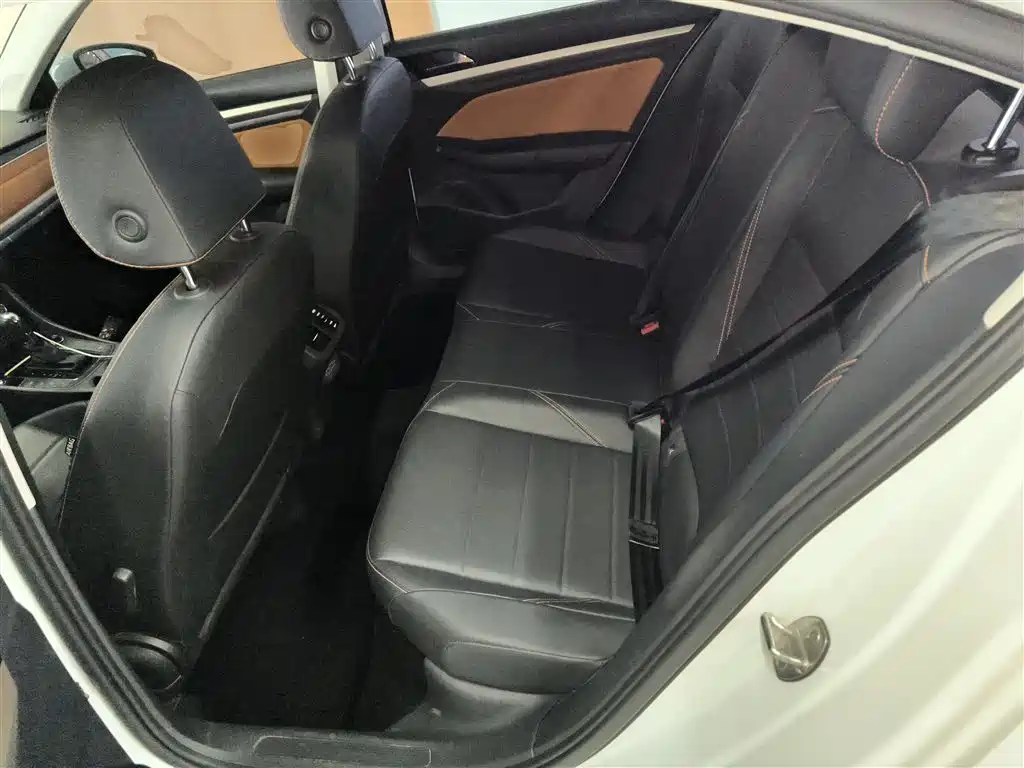 Volkswagen Bora 2023 200TSI DSG Yuexing Edition фото 13