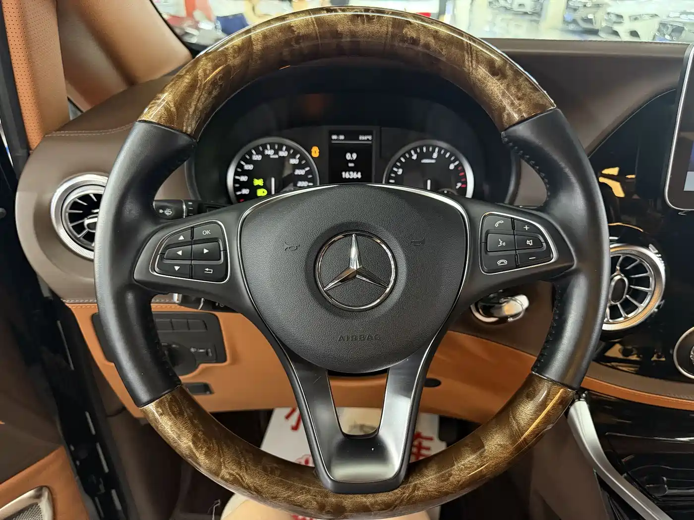 Mercedes-Benz Vito 2023 2.0T Business 7-Seater фото 18