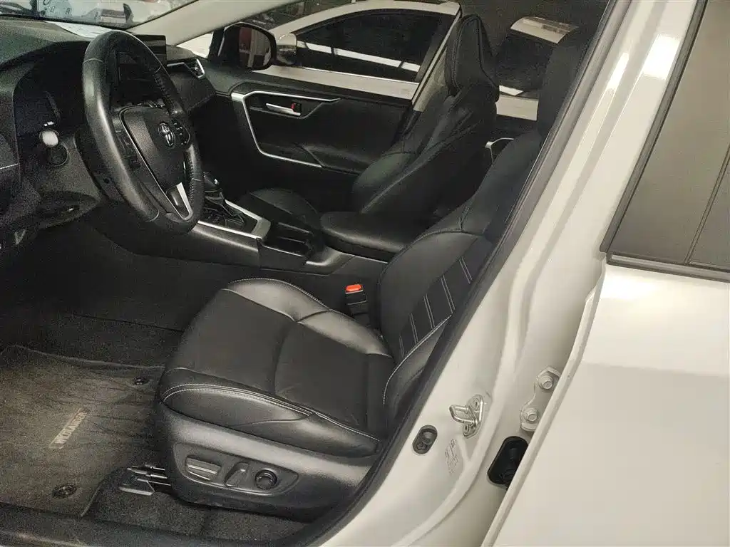 Toyota Wildlander 2023 2.0L CVT AWD Luxury PLUS фото 15