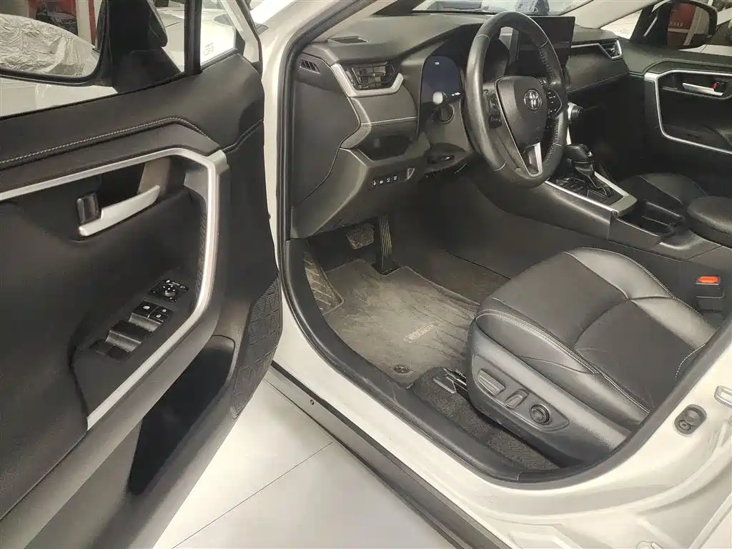 Toyota Wildlander 2023 2.0L CVT AWD Luxury PLUS фото 16