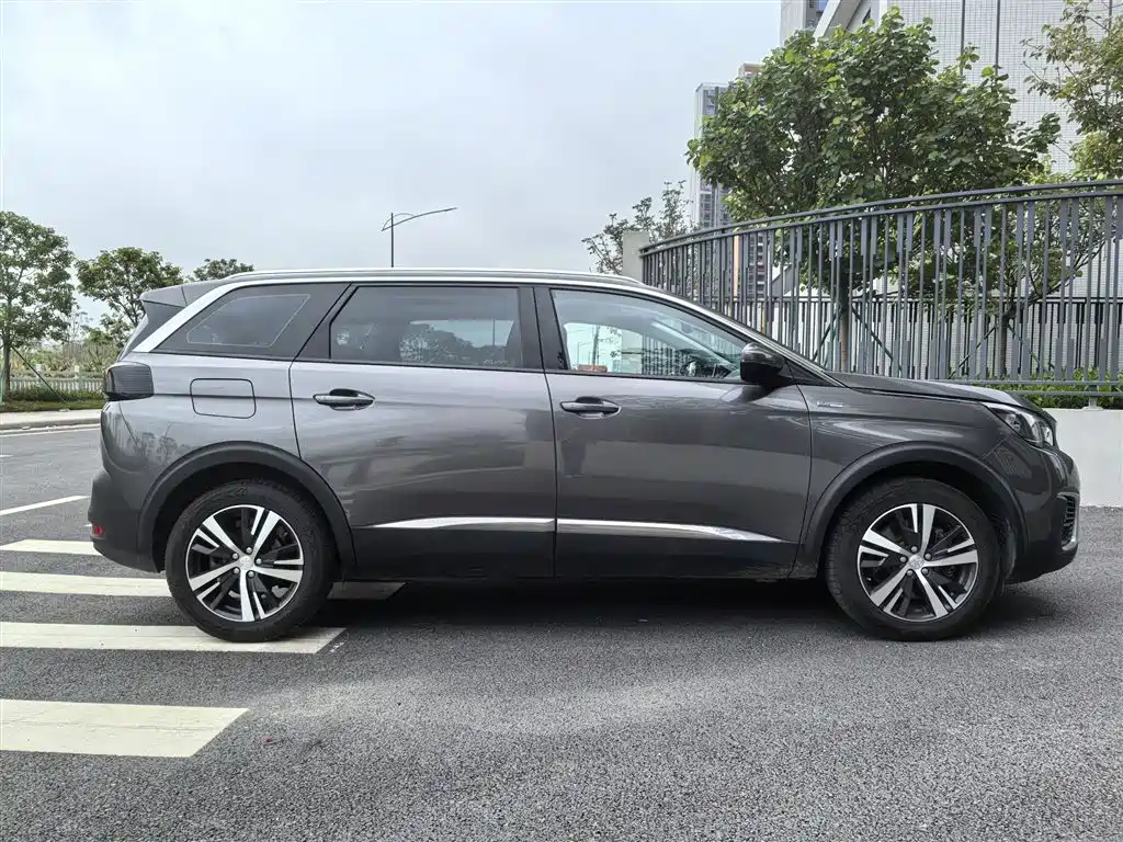 Peugeot 5008 2017 350THP 5-Seat Elite Edition фото 25