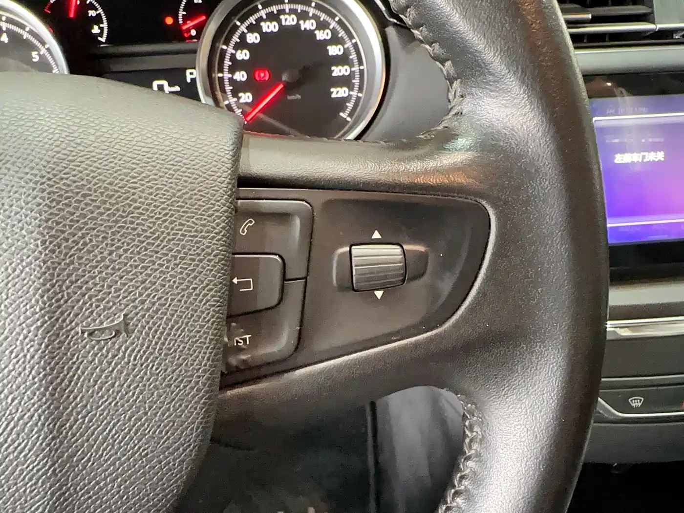 Peugeot 408 2015 Model 1.2T Automatic Luxury Edition фото 13