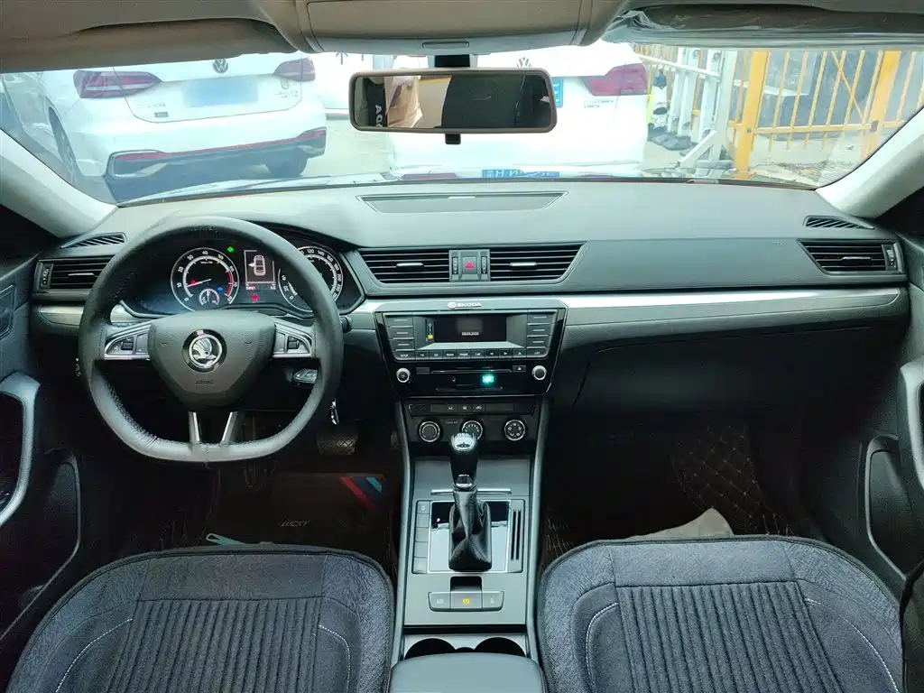 Škoda Superb 2019 TSI280 DSG Standard Edition фото 10