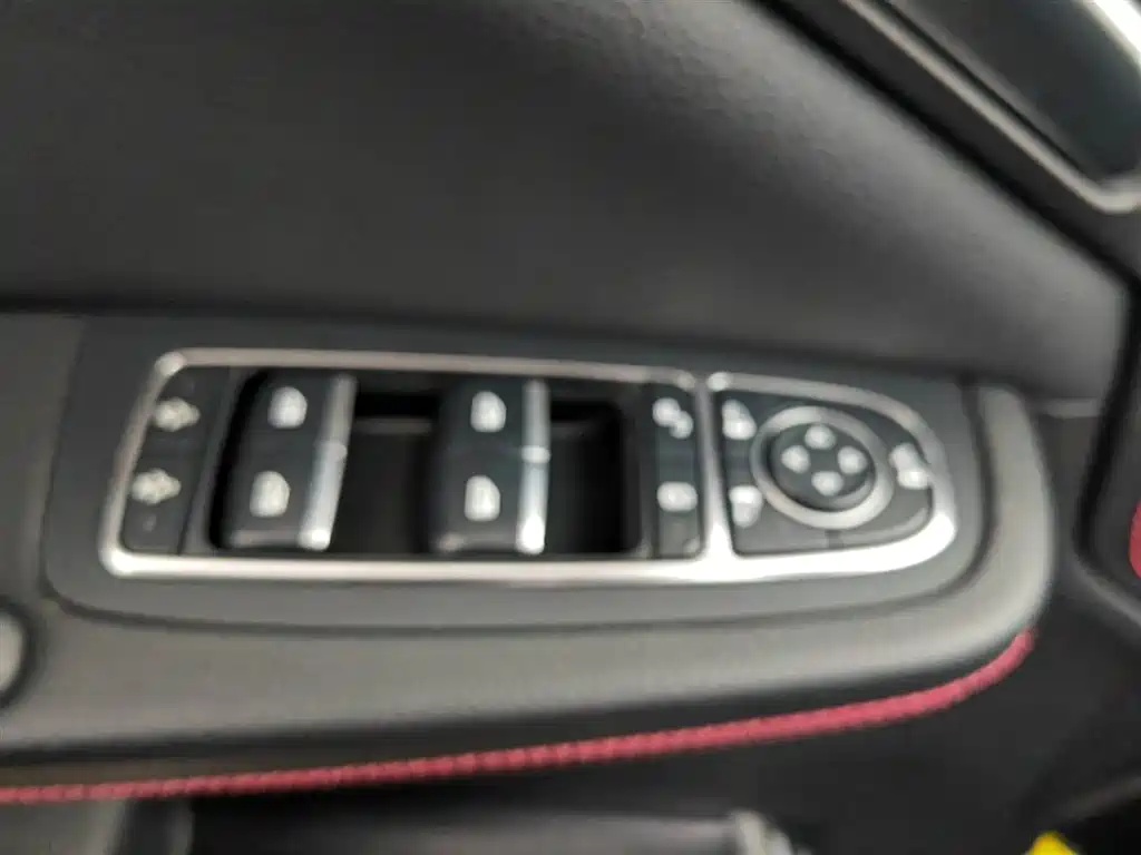 BYD Tang New Energy 2018 DM 2.0T AWD Intelligent Pioneer 7-Seater China V фото 9