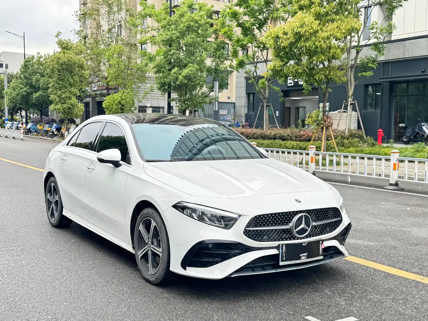Mercedes-Benz A-Class 2024 A 200 L Fashion Edition фото 3
