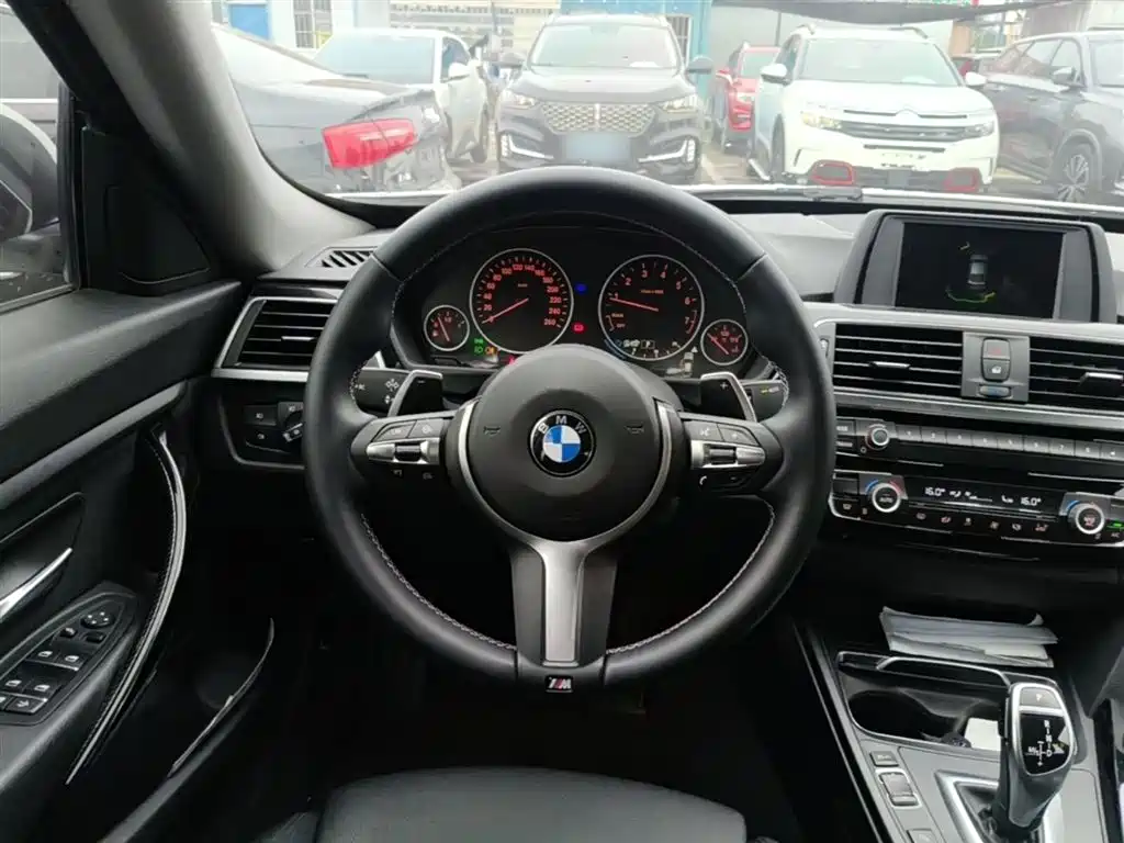 BMW 3 Series GT 2018 320i Fashion фото 11