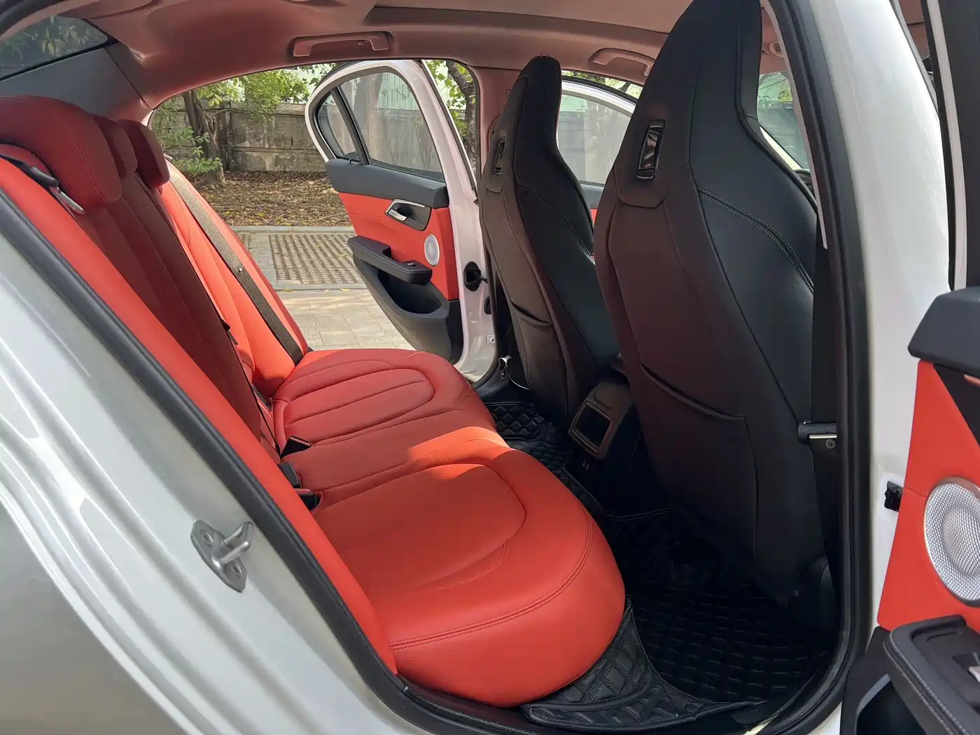 BMW 1 Series 2023 125i M Sport Shadow Edition фото 6