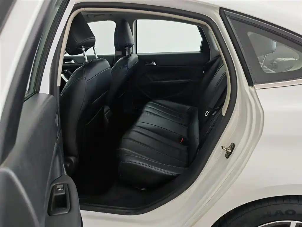 Peugeot 308 2019 1.6L Automatic Luxury Version China V фото 15